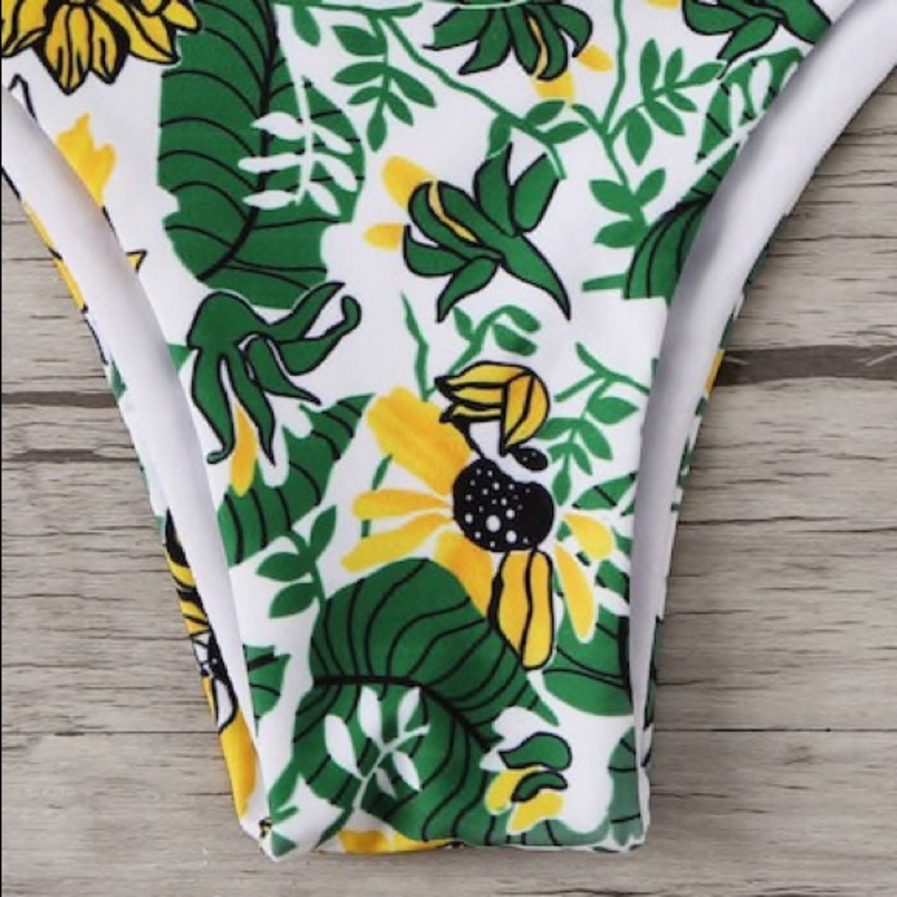 Halter Top with low Rise bikini - Picture 5 of 7